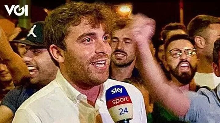 Fabrizio Romano, Italian football journalist, speaking at a sports media event